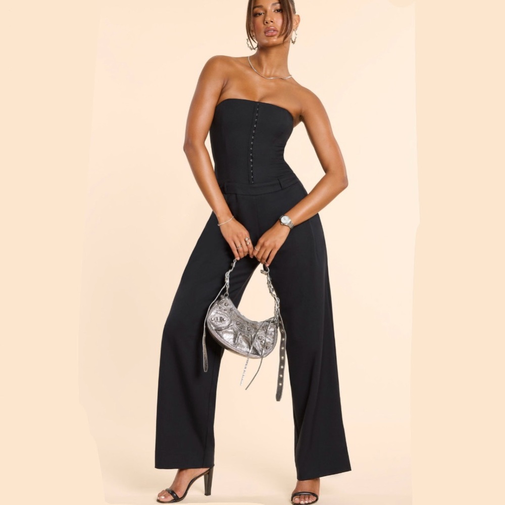 🖤Oh Polly Goldie Corset Jumpsuit in black!